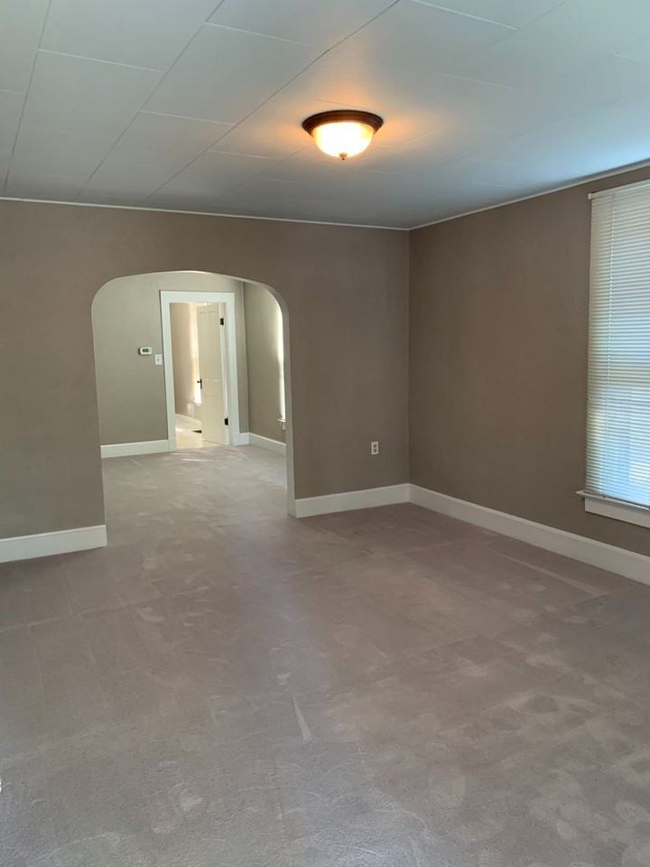 330 E Plum St - Photo 6 of 11