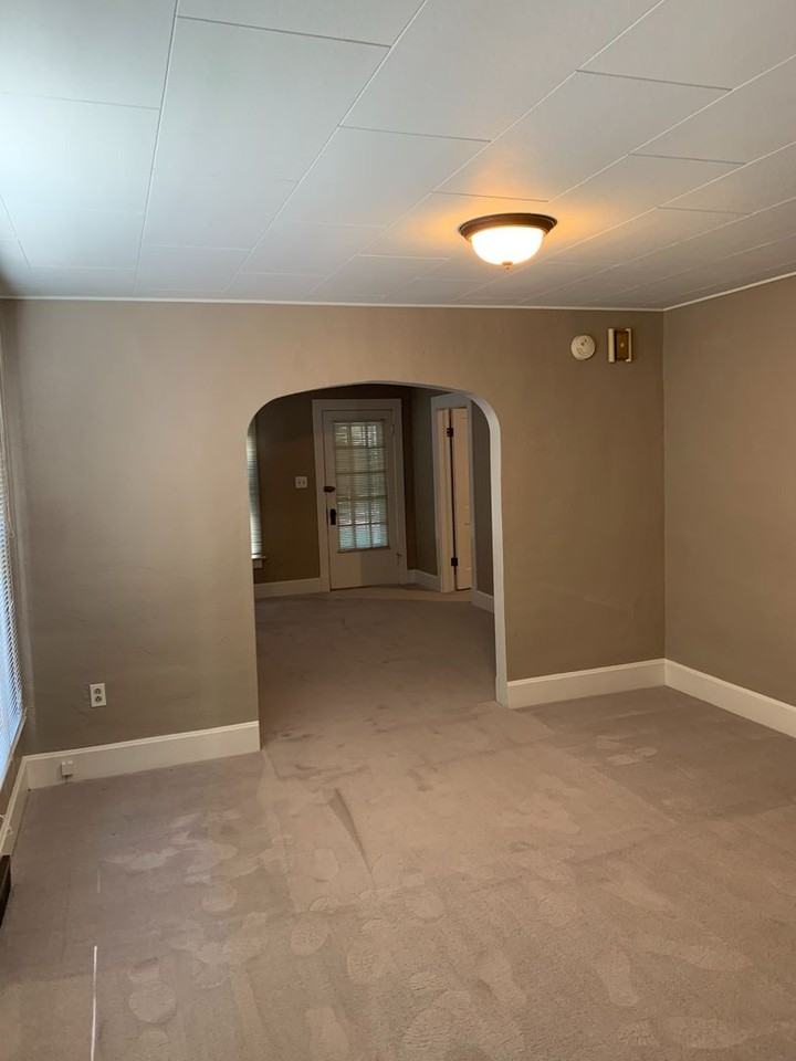 330 E Plum St - Photo 7 of 11