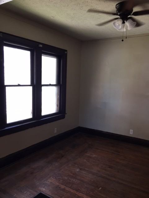 813 1/2 Grant St - Photo 3 of 12