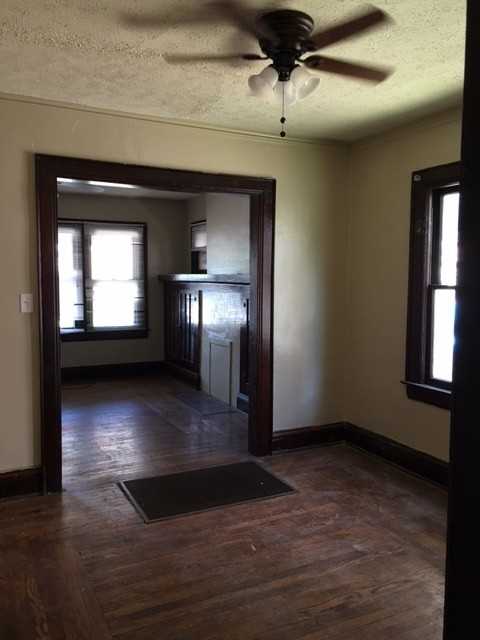 813 1/2 Grant St - Photo 4 of 12