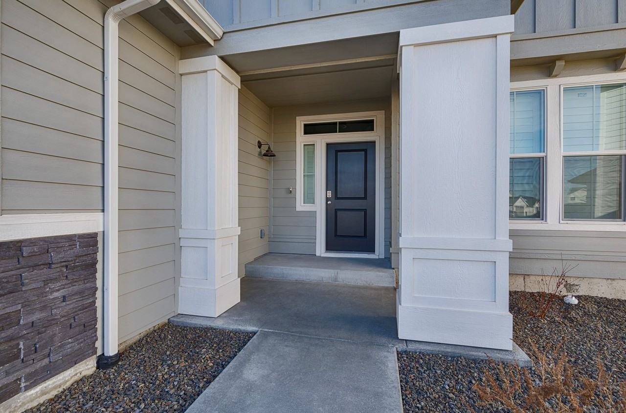 4346 N Nemea Ave - Photo 3 of 37