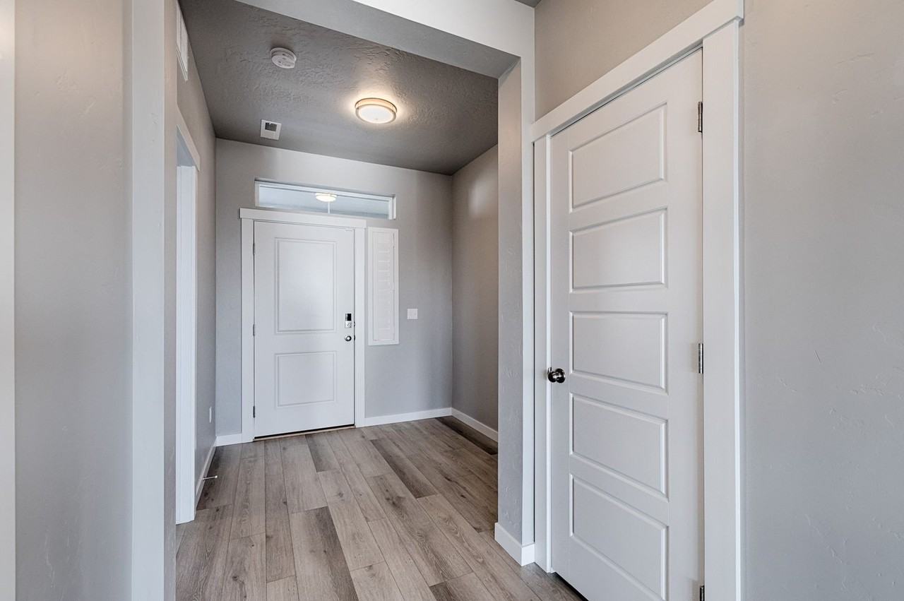 4346 N Nemea Ave - Photo 4 of 37