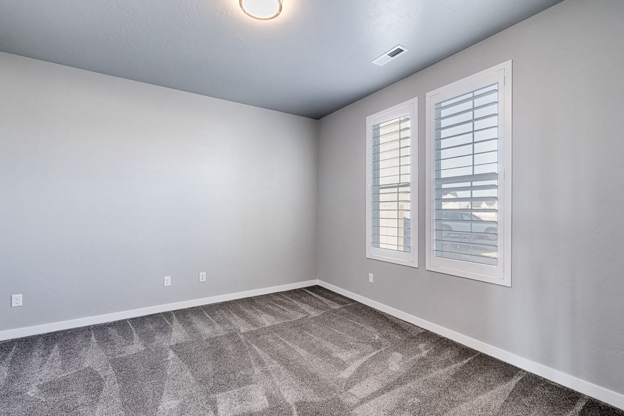 4346 N Nemea Ave - Photo 5 of 37