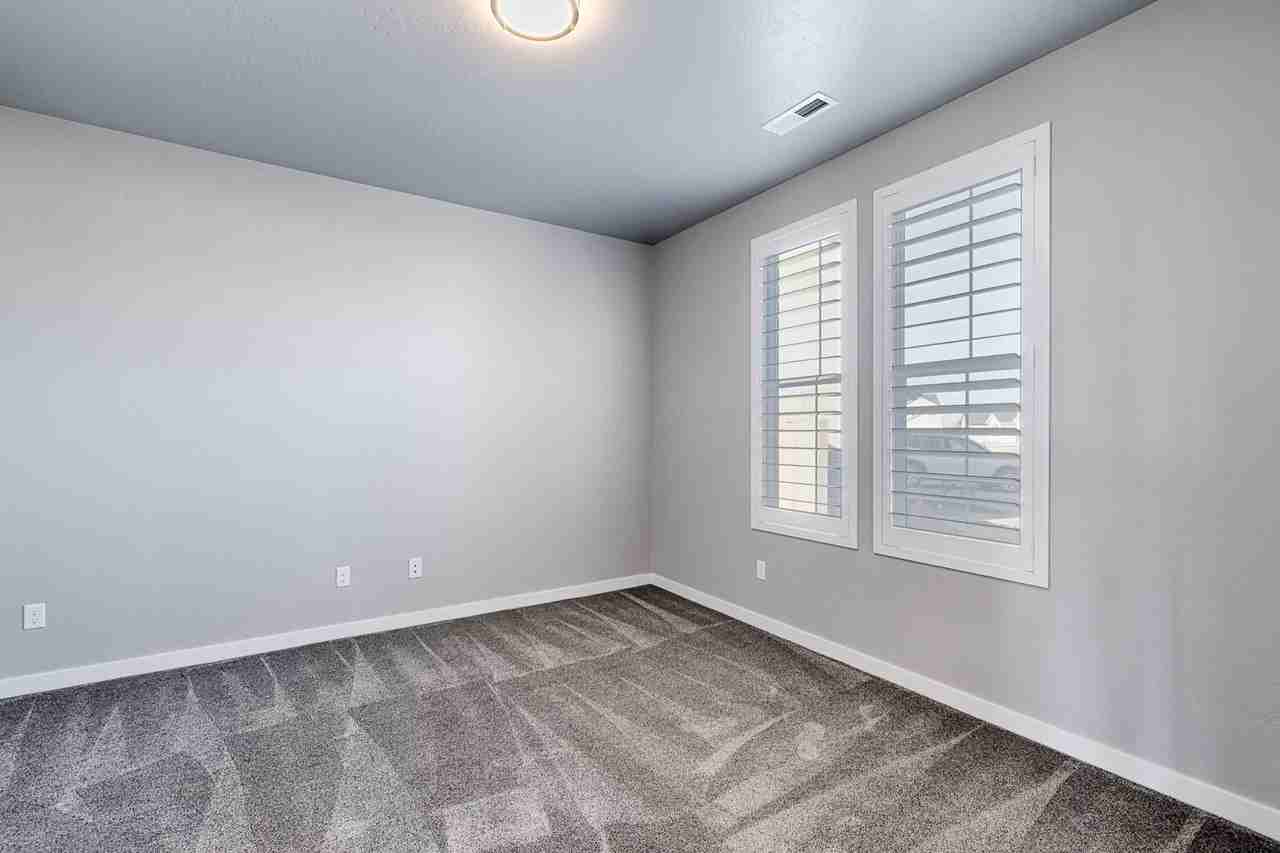 4346 N Nemea Ave - Photo 6 of 37