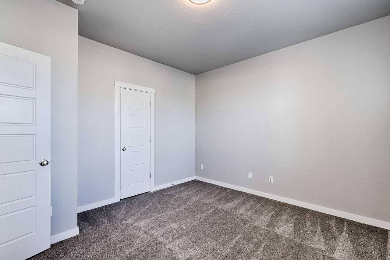 4346 N Nemea Ave - Photo 7 of 37