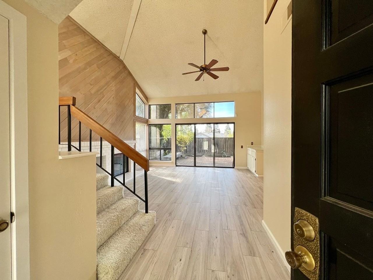485 Trout Ct - Photo 4 of 34