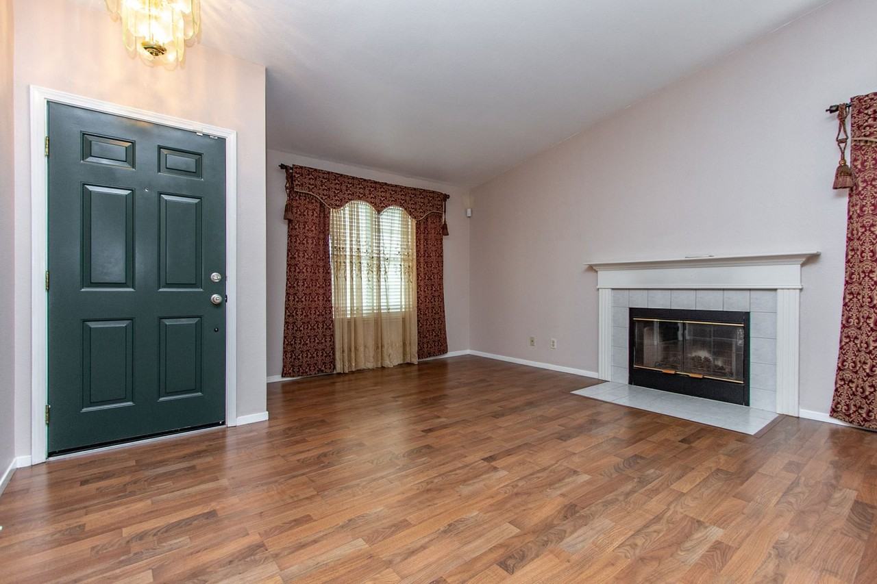 19526 Dover Dr - Photo 4 of 19