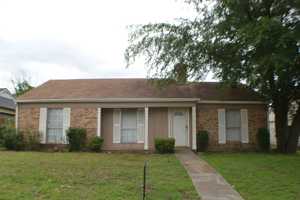 featured image of 1520 Pebblewood Dr