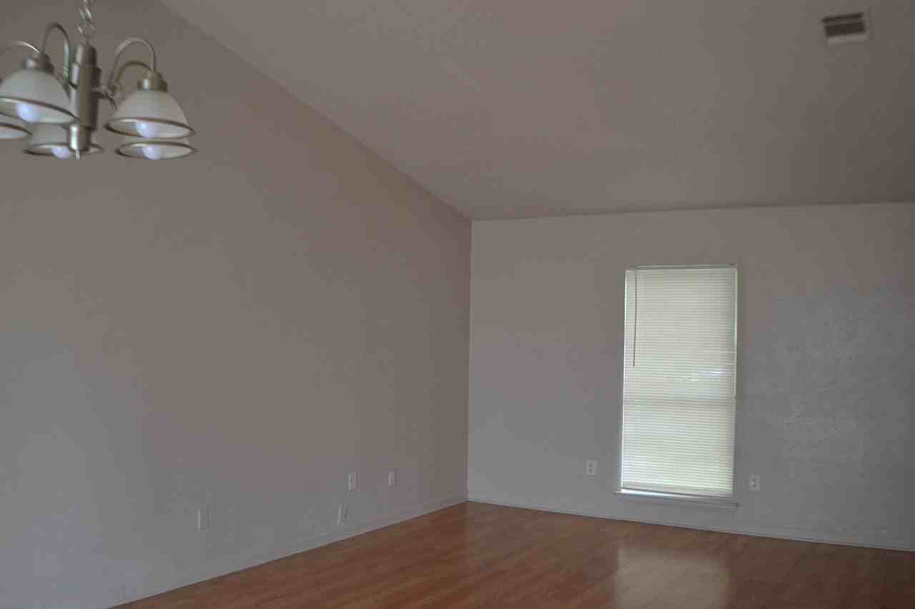 1520 Pebblewood Dr - Photo 3 of 25