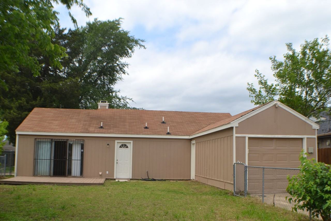 1520 Pebblewood Dr - Photo 5 of 25