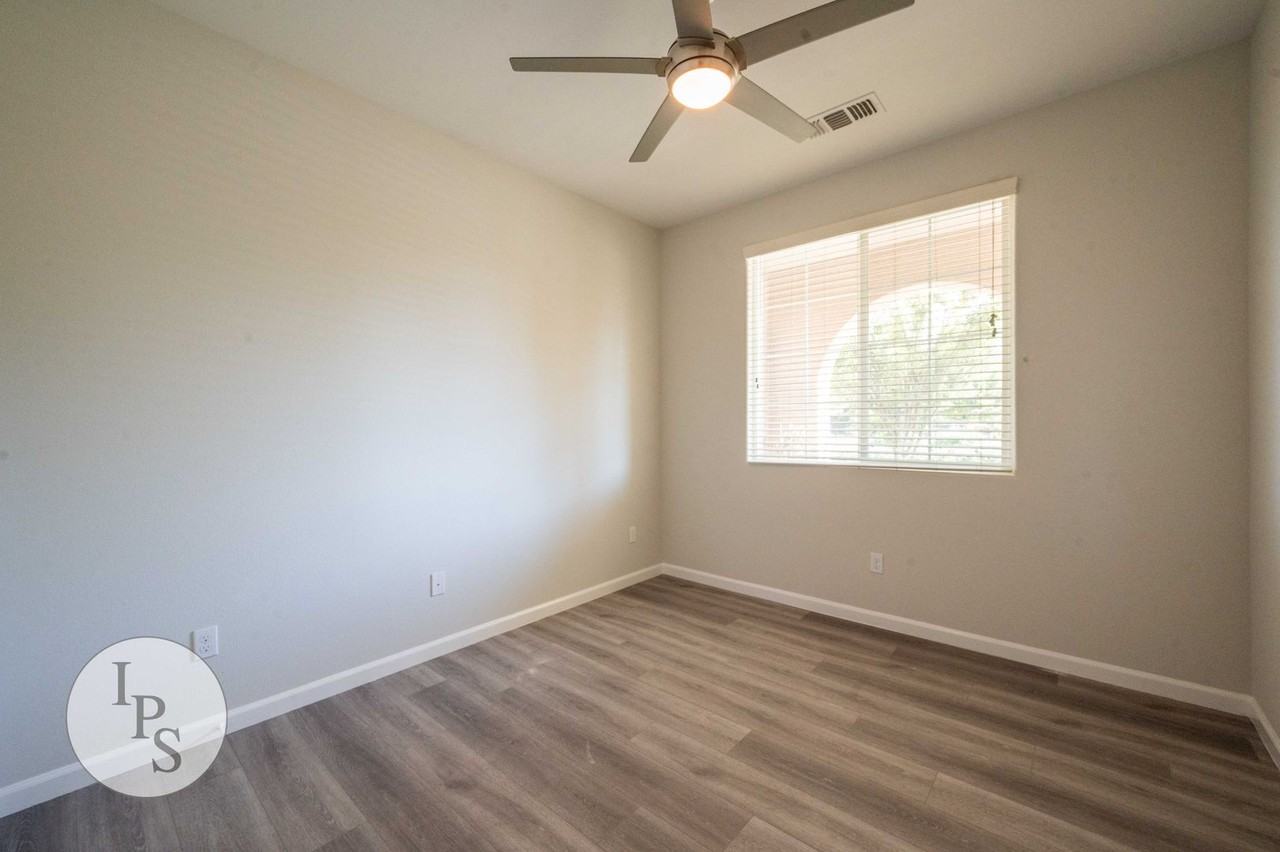 3611 Lansing Ave - Photo 5 of 38
