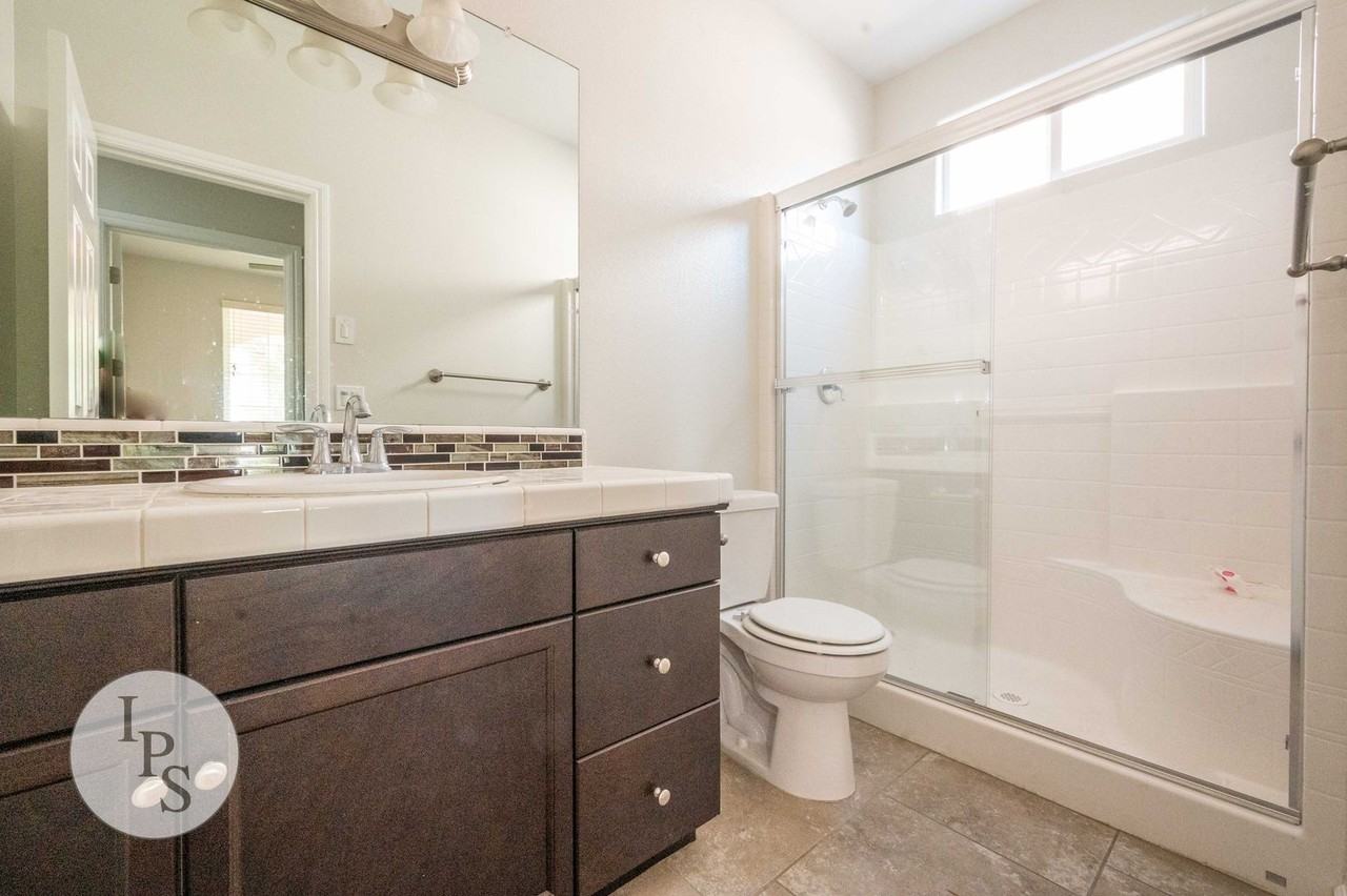 3611 Lansing Ave - Photo 7 of 38