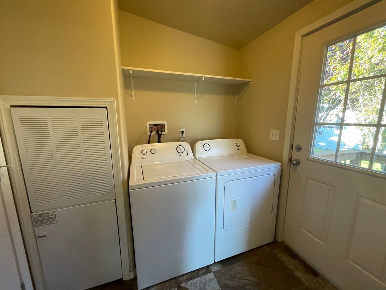 8477 Selder Rd - Photo 5 of 20