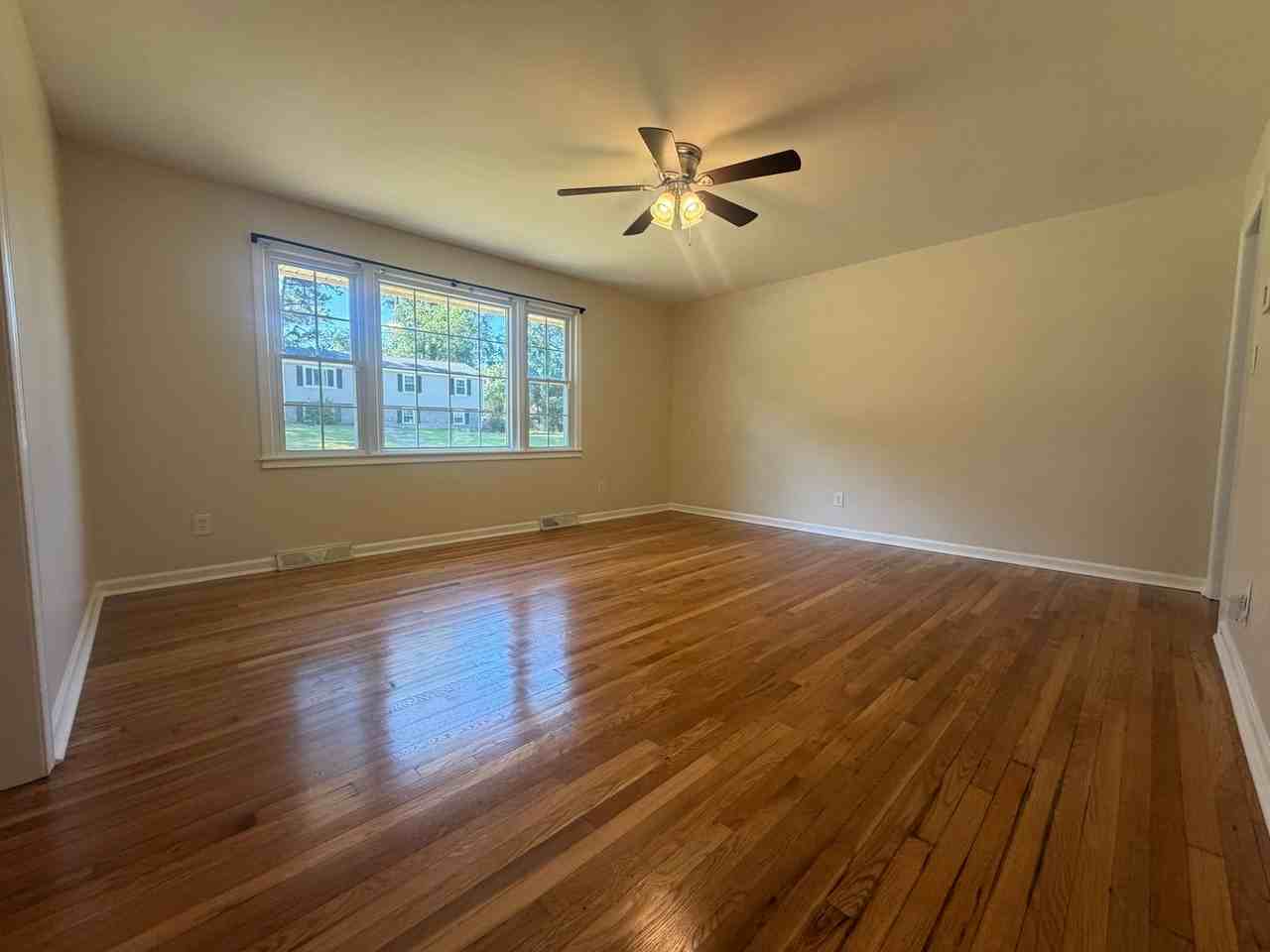 2703 Toronto Ln - Photo 4 of 30