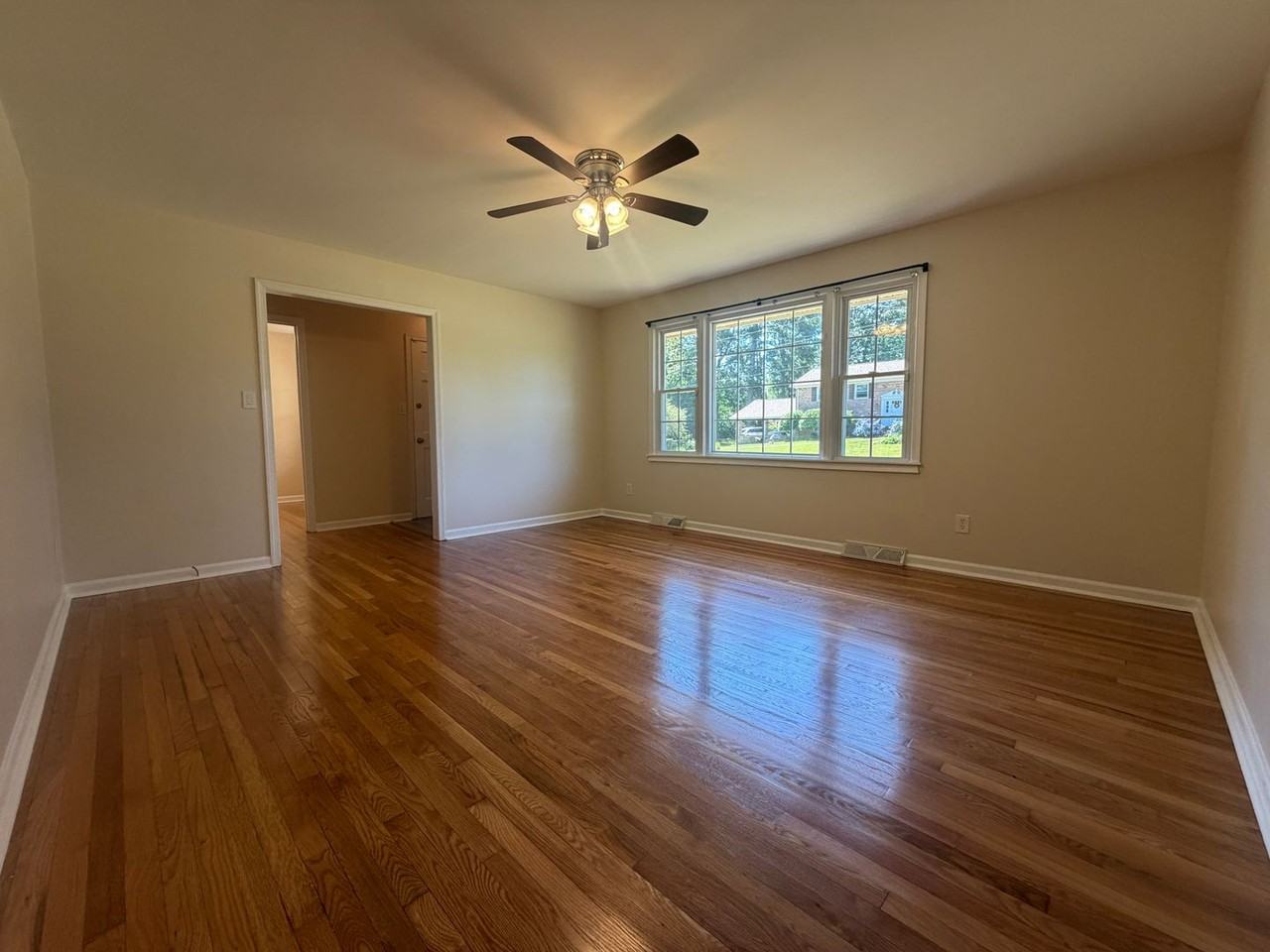 2703 Toronto Ln - Photo 5 of 30