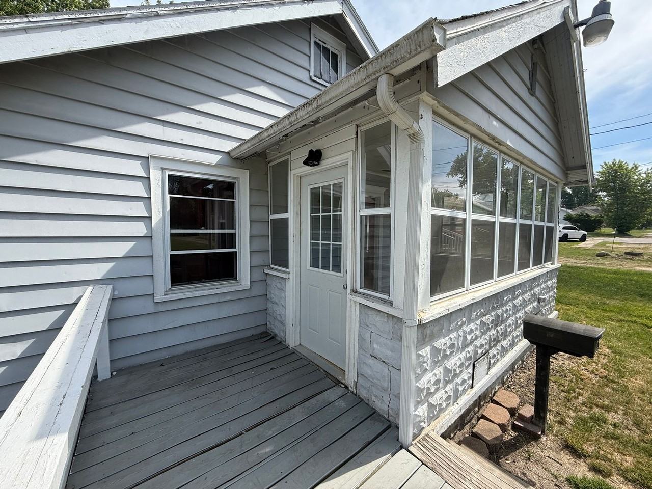 174 Walcott Ave - Photo 3 of 18
