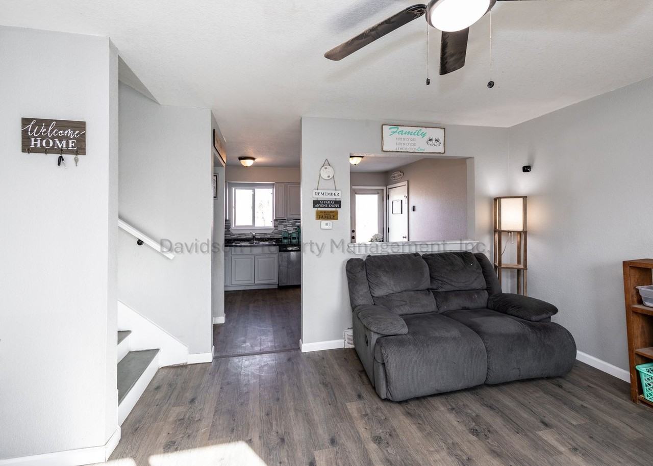 332 Longfellow Dr - Photo 3 of 15
