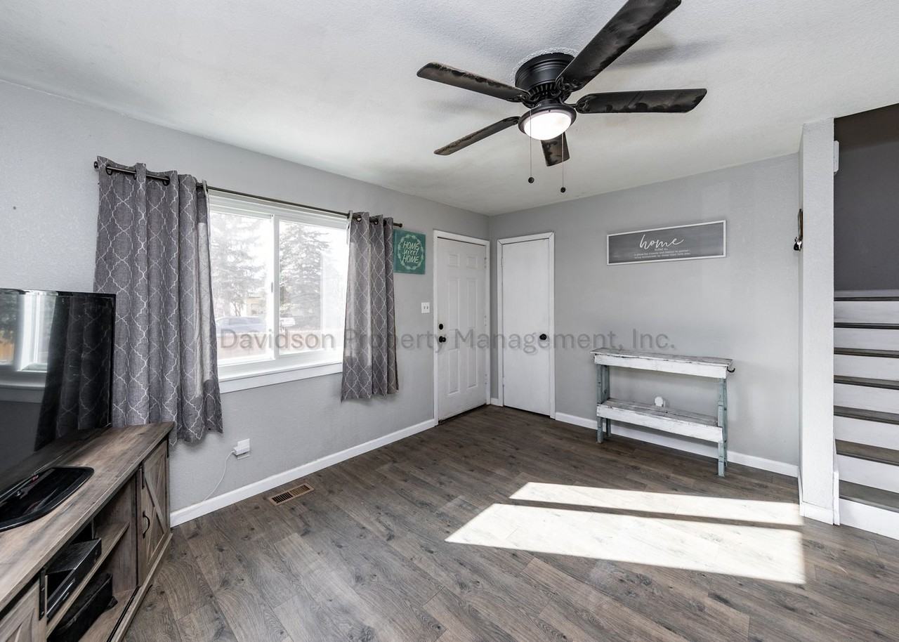 332 Longfellow Dr - Photo 4 of 15