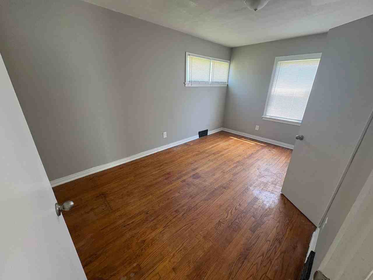 525 S Everett Ave - Photo 3 of 14