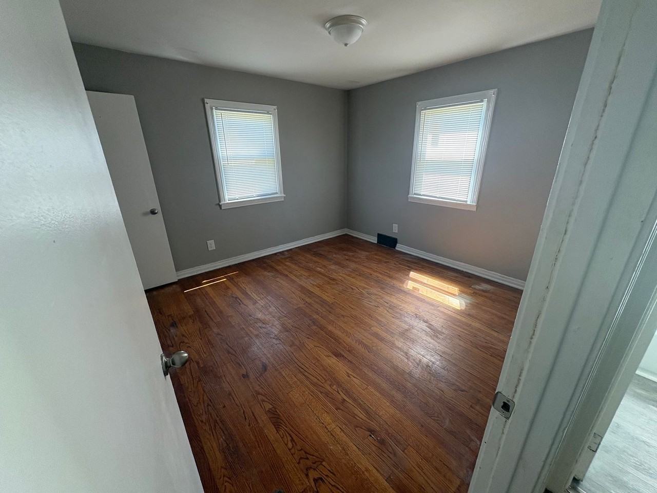 525 S Everett Ave - Photo 4 of 14
