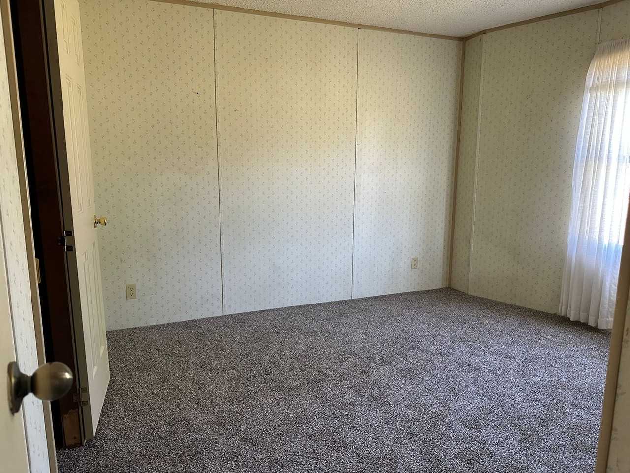 1112 S Broadway Ave - Photo 2 of 9