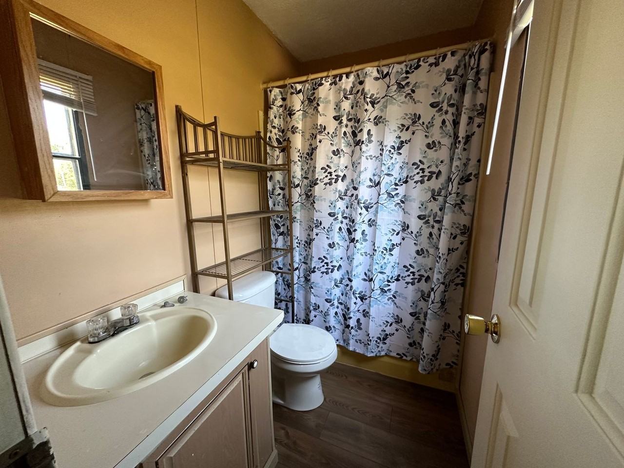 1112 S Broadway Ave - Photo 3 of 9