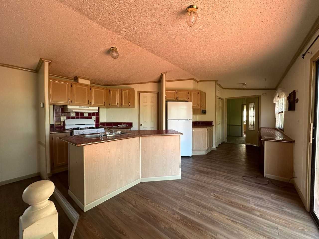 1112 S Broadway Ave - Photo 5 of 9