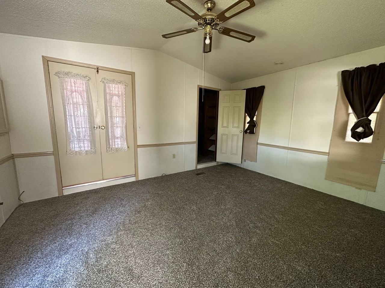 1112 S Broadway Ave - Photo 7 of 9