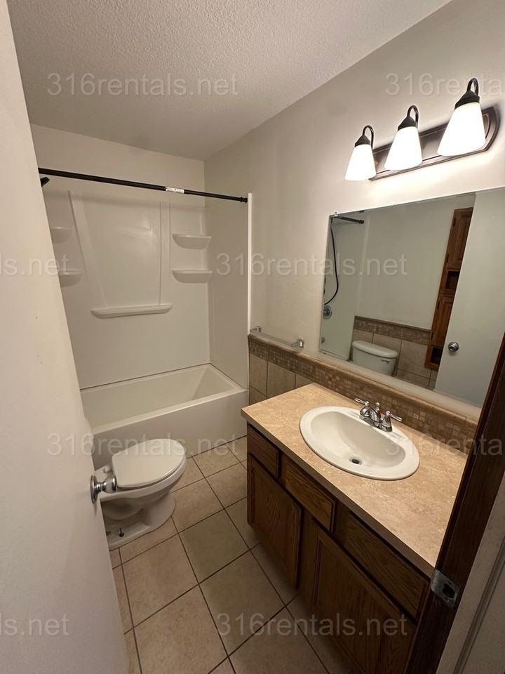 1748 S Meridian Ave - Photo 2 of 21