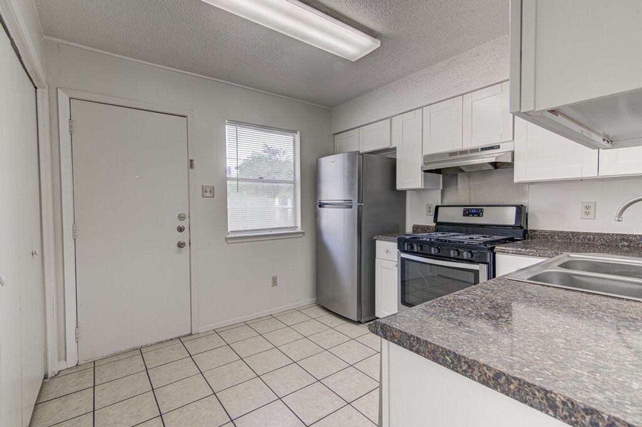 8108 W Gate Blvd - Photo 4 of 22