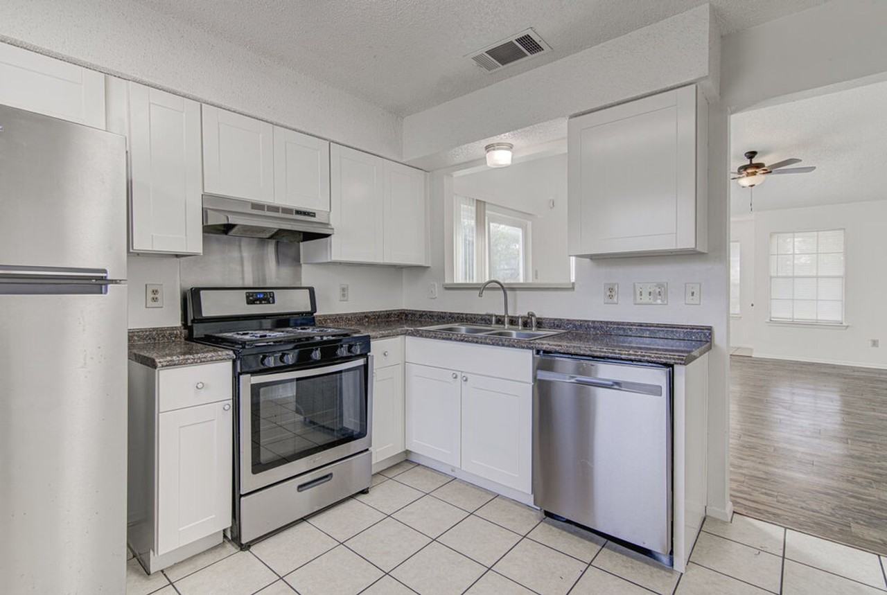8108 W Gate Blvd - Photo 5 of 22