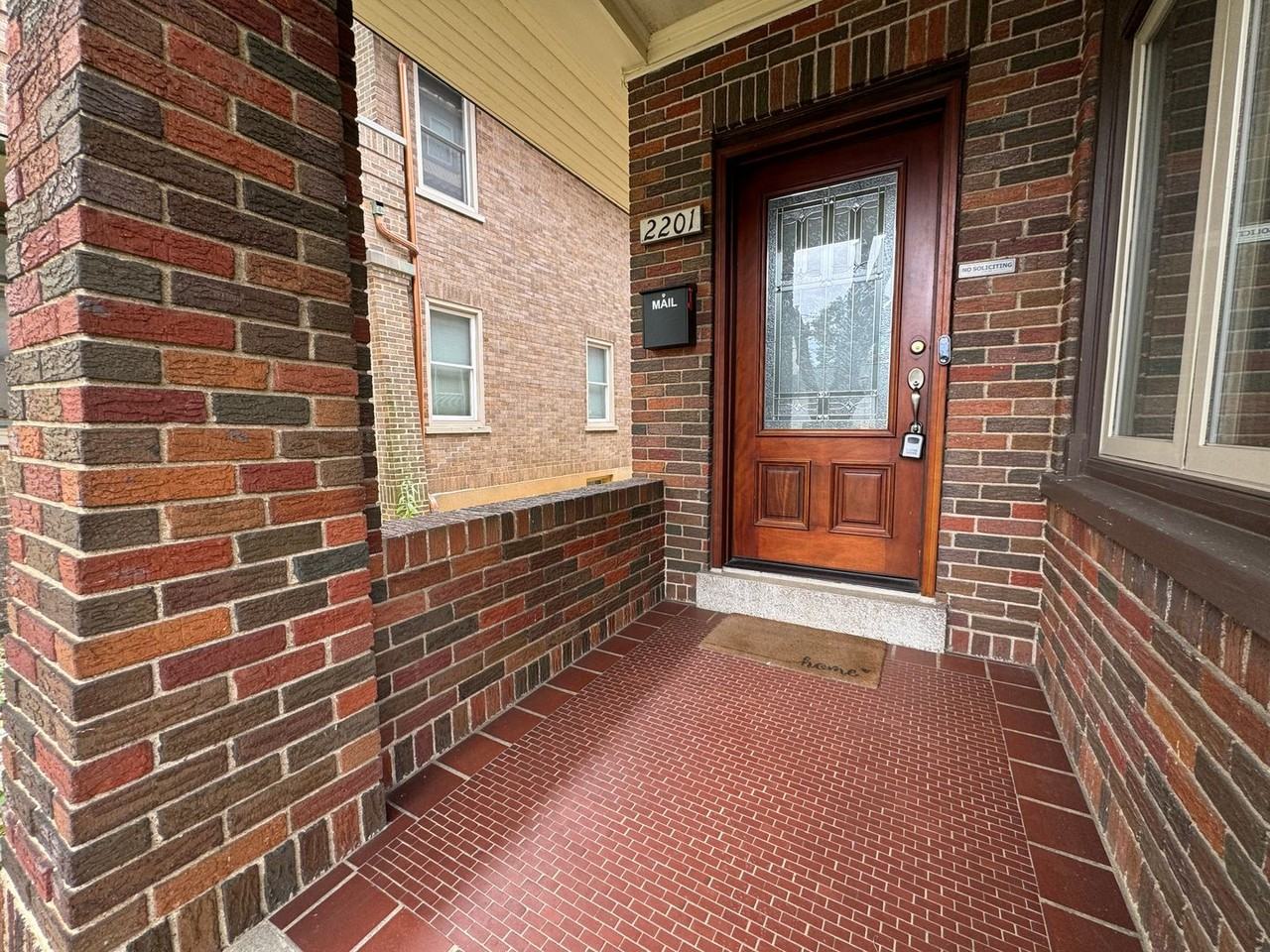 2201 W Gordon St - Photo 2 of 50