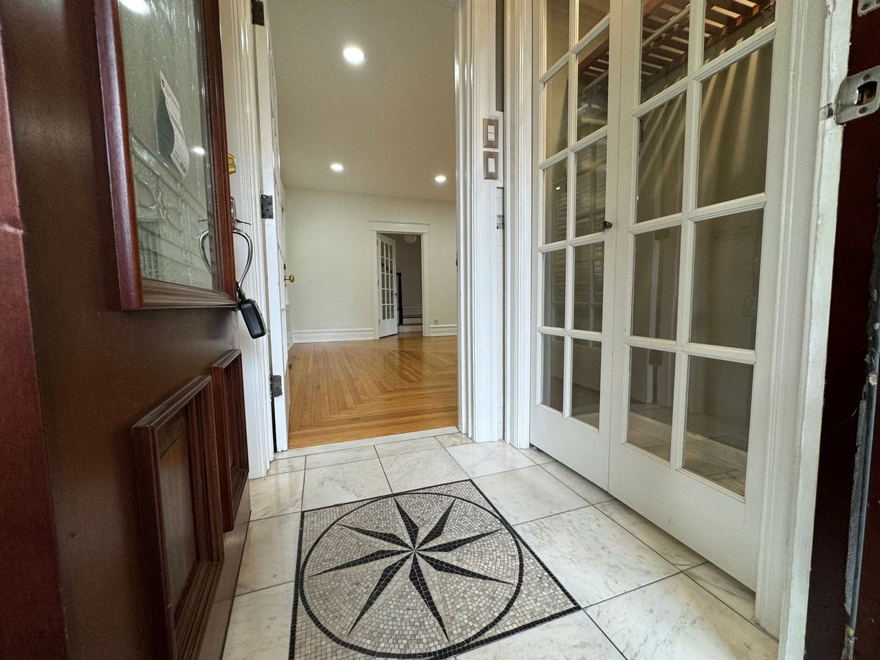 2201 W Gordon St - Photo 3 of 50