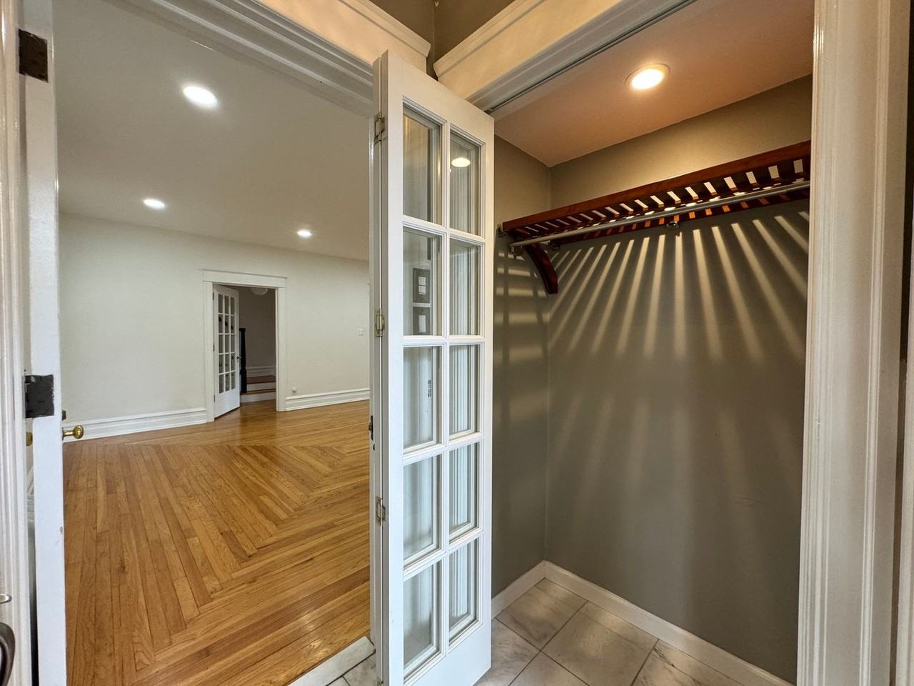 2201 W Gordon St - Photo 4 of 50