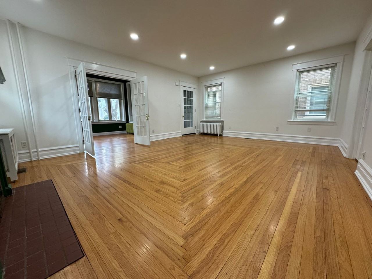 2201 W Gordon St - Photo 7 of 50