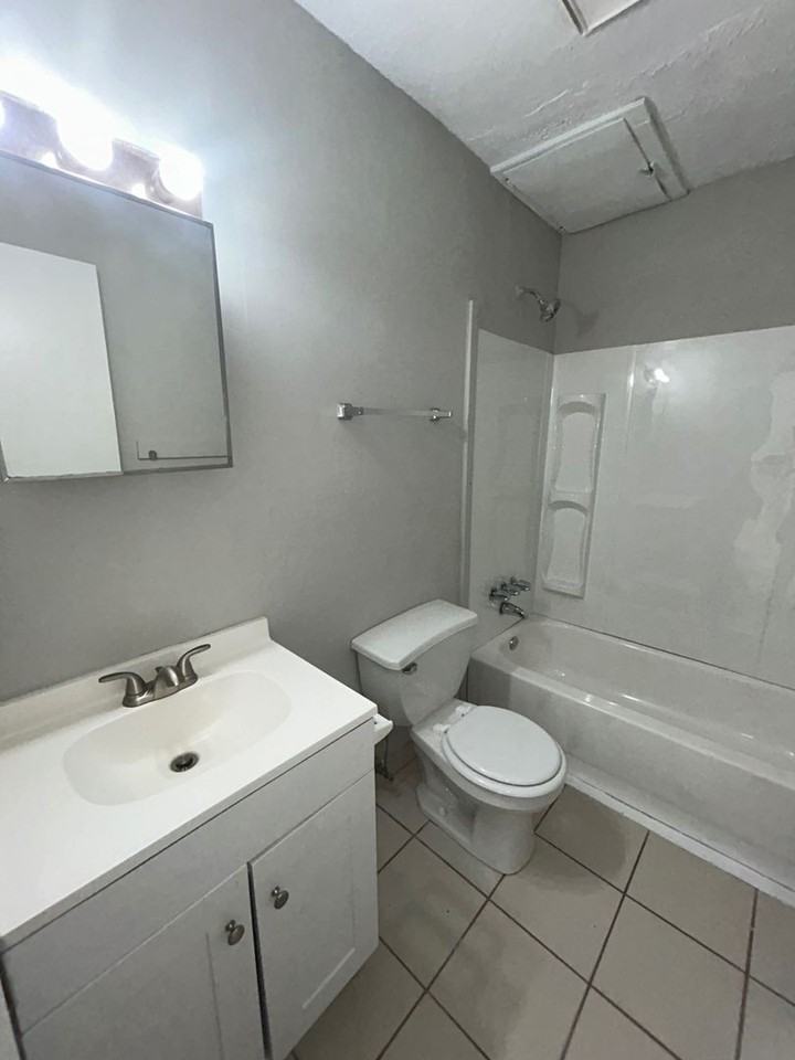 119 Calvin Ct Apt A - Photo 5 of 7