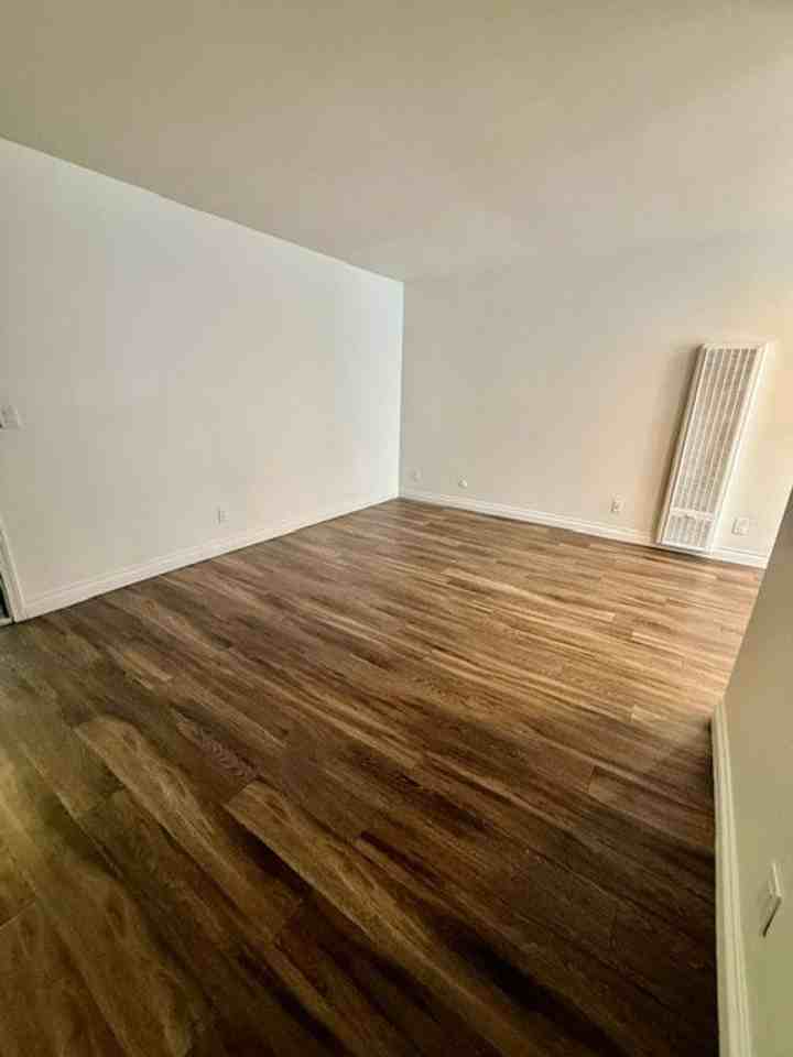 1051 Law St - Photo 3 of 10