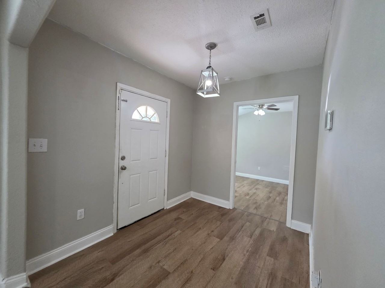 109 Reed Rd - Photo 2 of 30