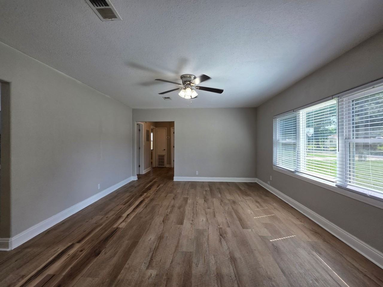 109 Reed Rd - Photo 3 of 30