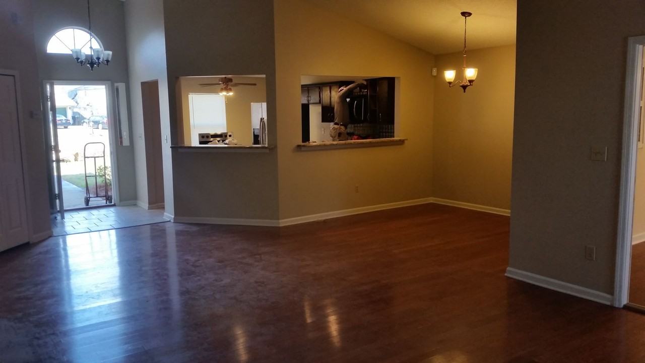 8 Saint Ives Ct - Photo 2 of 49
