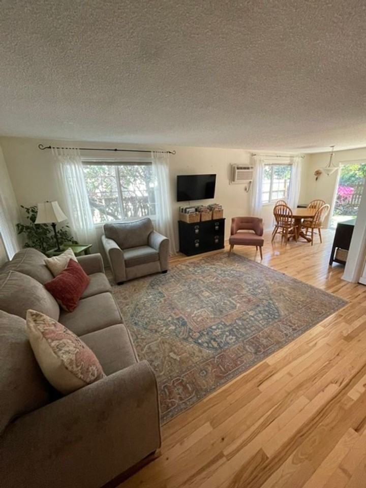 1215 Alfaretta Dr - Photo 2 of 9