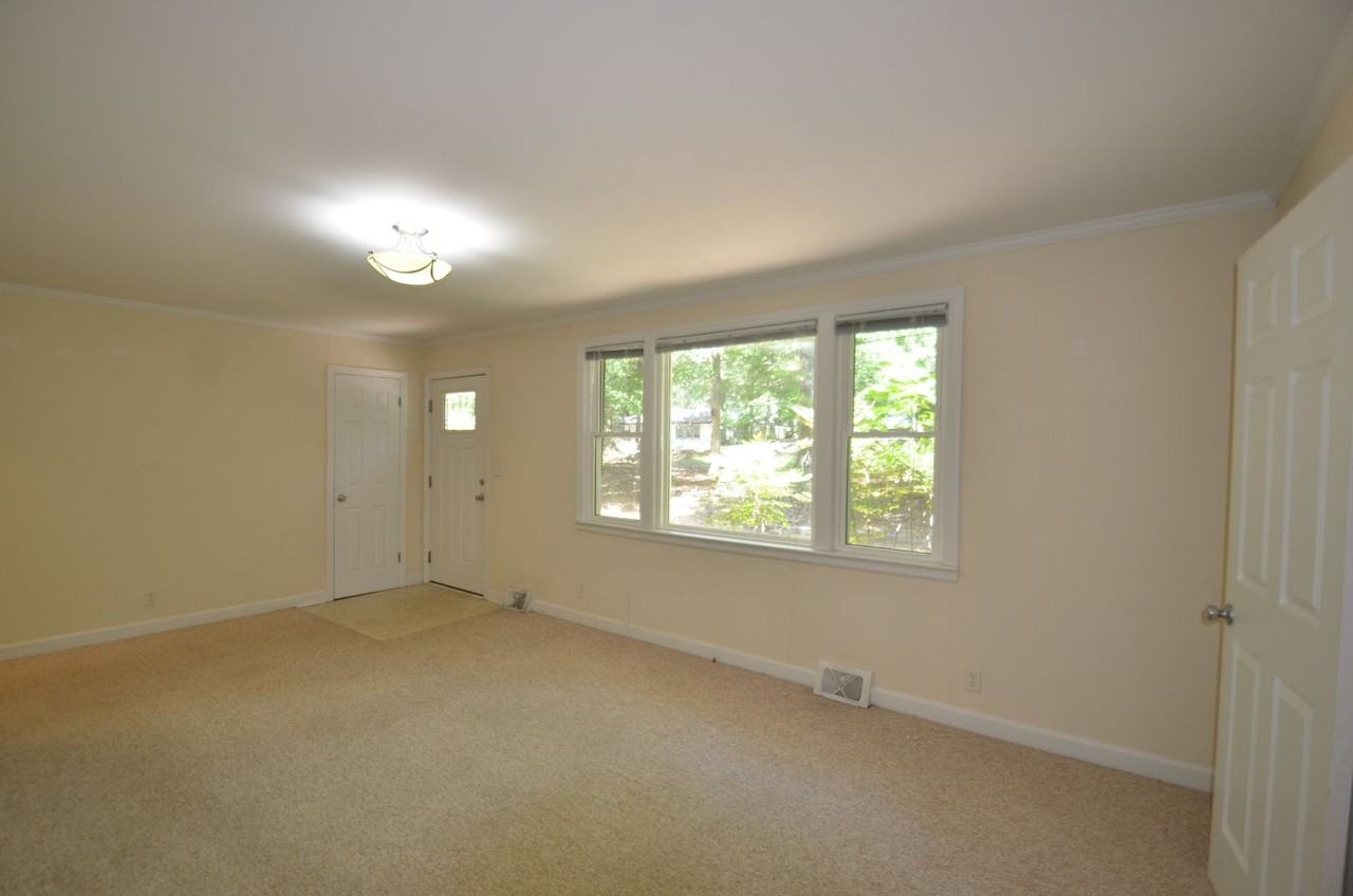 401 Severin St - Photo 2 of 13