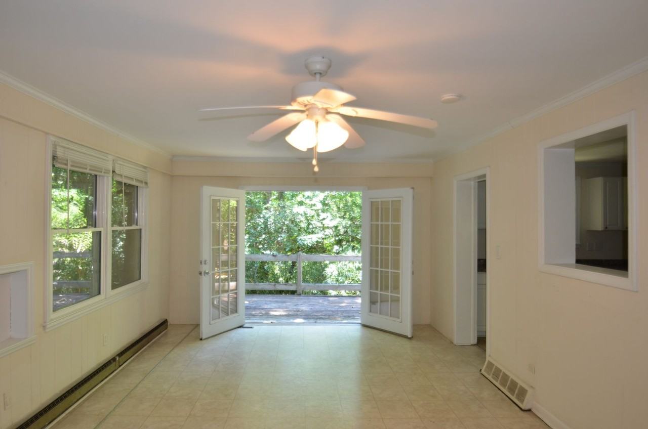 401 Severin St - Photo 4 of 13