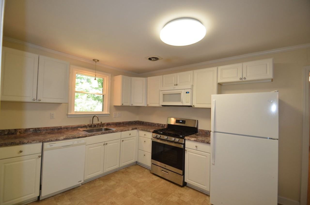 401 Severin St - Photo 6 of 13