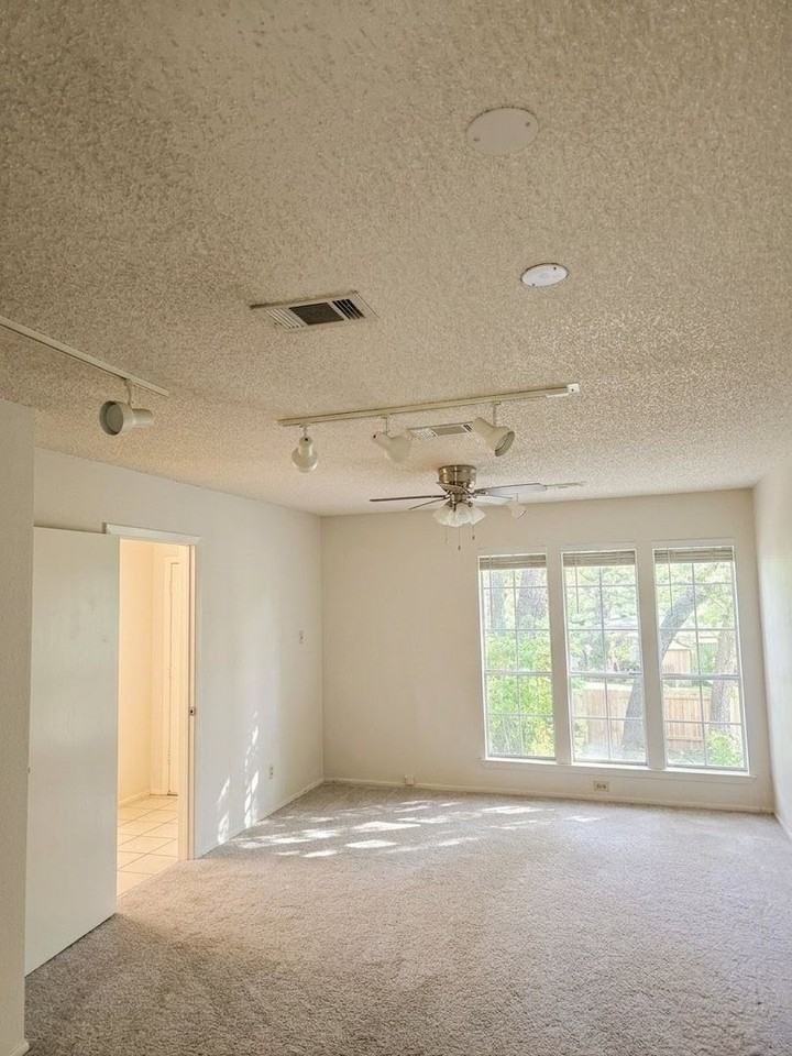 2314 Farnswood Cir - Photo 2 of 14