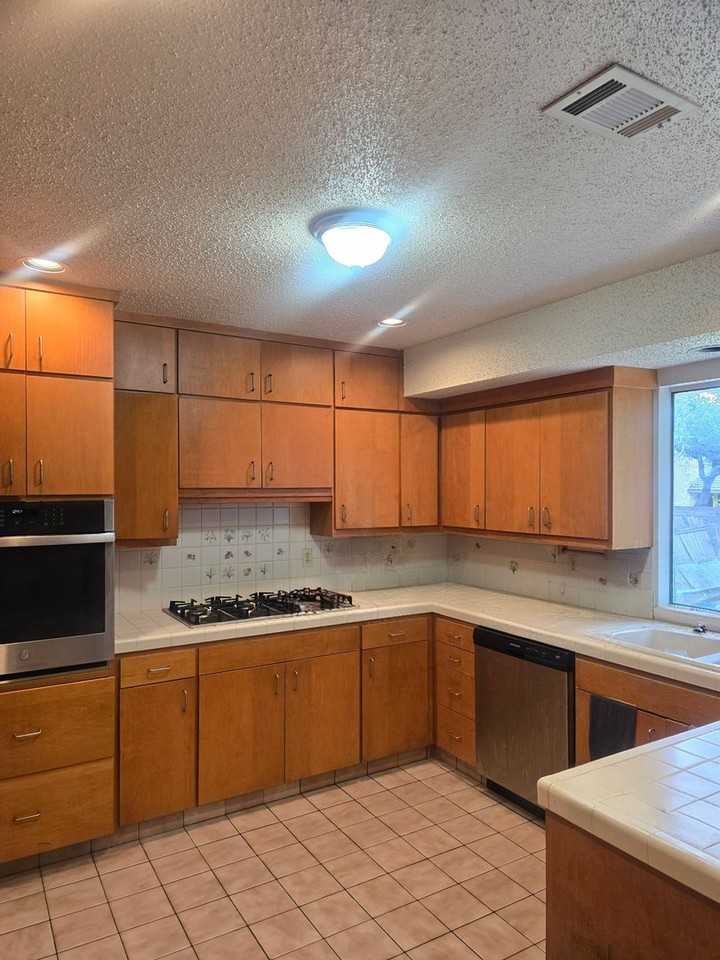 2314 Farnswood Cir - Photo 3 of 14