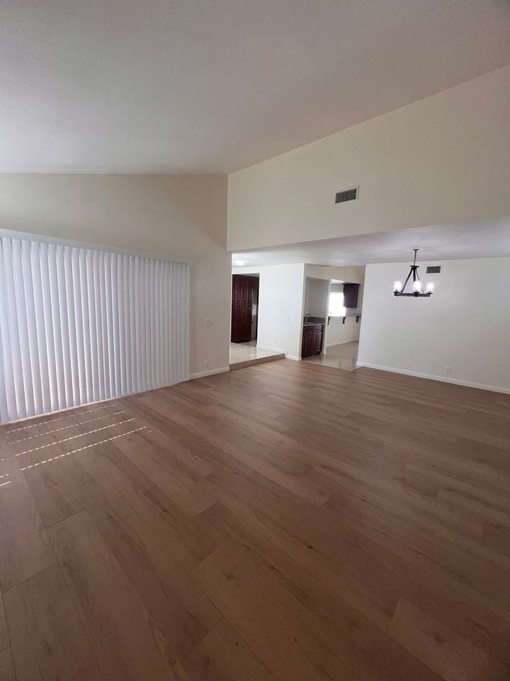 1142 Ashbury Ct - Photo 4 of 31
