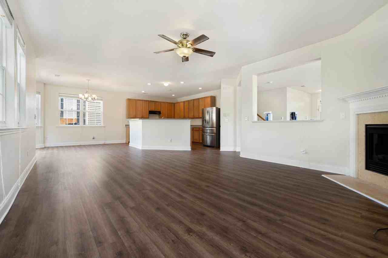 8843 Elizabeth Bennet Pl - Photo 4 of 25
