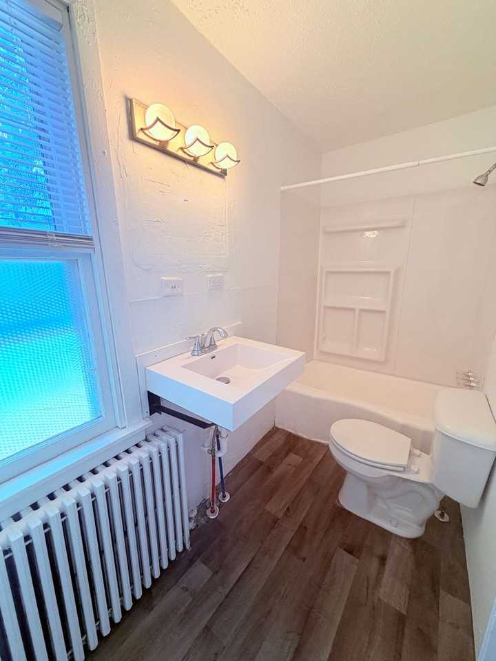 Ward 891 - 424 SE 1st Ave - Photo 4 of 17