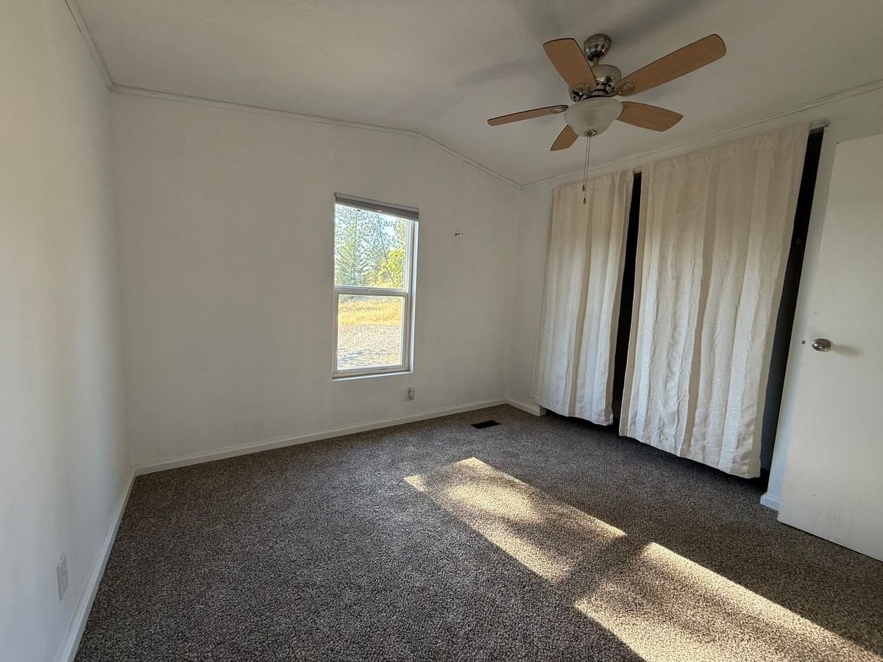 4312 Beagle Rd - Photo 2 of 21